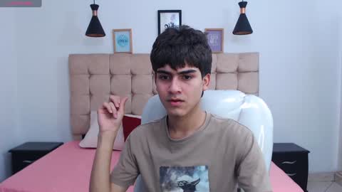 Snapshot of tommy18__ chatting on 01-25-25, 04:34 Tommy online show from 01-25-25, 04:34