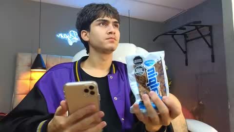 Snapshot of tommy18__ chatting on 02-08-25, 07:04 Tommy online show from 02-08-25, 07:04