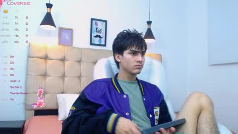 Snapshot of tommy18__ chatting on 02-09-25, 06:43 Tommy online show from 02-09-25, 06:43