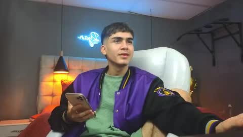 Snapshot of tommy18__ chatting on 02-11-25, 07:02 Tommy online show from 02-11-25, 07:02