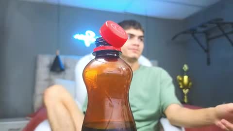 Snapshot of tommy18__ chatting on 02-11-25, 10:04 Tommy online show from 02-11-25, 10:04