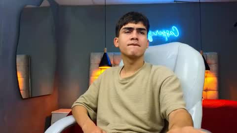 Snapshot of tommy18__ chatting on 02-26-25, 07:09 Tommy online show from 02-26-25, 07:09