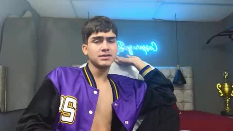 Snapshot of tommy18__ chatting on 02-27-25, 10:15 Tommy online show from 02-27-25, 10:15