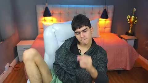 Snapshot of tommy18__ chatting on 03-07-25, 06:35 Tommy online show from 03-07-25, 06:35