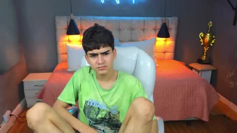 Snapshot of tommy18__ chatting on 03-07-25, 09:40 Tommy online show from 03-07-25, 09:40