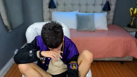 Snapshot of tommy18__ chatting on 03-11-25, 10:18 Tommy online show from 03-11-25, 10:18