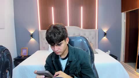 Snapshot of tommy18__ chatting on 09-09-25, 03:39 Tommy online show from 09-09-25, 03:39