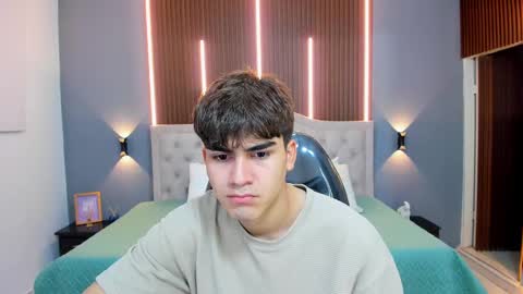 Snapshot of tommy18__ chatting on 09-10-25, 03:17 Tommy online show from 09-10-25, 03:17