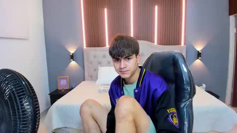 Snapshot of tommy18__ chatting on 09-14-25, 03:27 Tommy online show from 09-14-25, 03:27