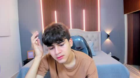 Snapshot of tommy18__ chatting on 09-20-25, 03:40 Tommy online show from 09-20-25, 03:40