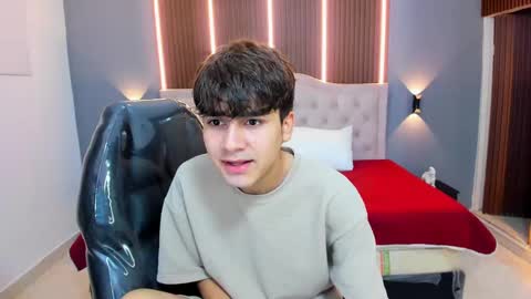 Snapshot of tommy18__ chatting on 09-25-25, 03:21 Tommy online show from 09-25-25, 03:21