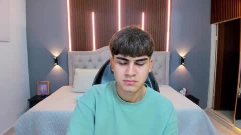 Snapshot of tommy18__ chatting on 10-10-25, 04:33 Tommy online show from 10-10-25, 04:33