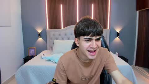 Snapshot of tommy18__ chatting on 10-11-25, 04:22 Tommy online show from 10-11-25, 04:22