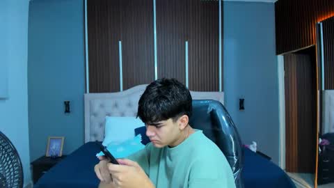 Snapshot of tommy18__ chatting on 10-19-25, 03:18 Tommy online show from 10-19-25, 03:18