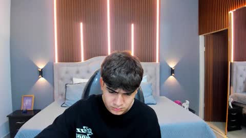 Snapshot of tommy18__ chatting on 10-21-25, 03:29 Tommy online show from 10-21-25, 03:29