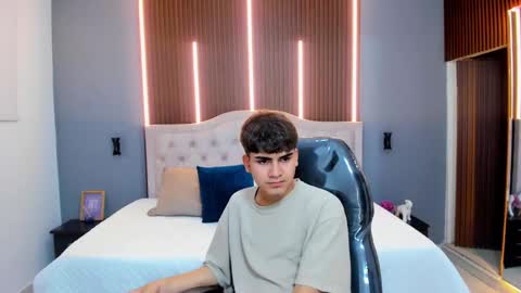 Snapshot of tommy18__ chatting on 10-31-25, 05:08 Tommy online show from 10-31-25, 05:08