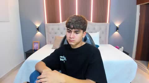 Snapshot of tommy18__ chatting on 11-12-25, 03:40 Tommy online show from 11-12-25, 03:40