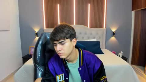 Snapshot of tommy18__ chatting on 11-18-25, 03:23 Tommy online show from 11-18-25, 03:23