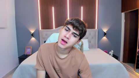 Snapshot of tommy18__ chatting on 11-19-25, 03:28 Tommy online show from 11-19-25, 03:28