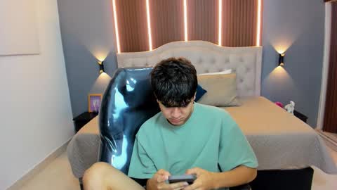 Snapshot of tommy18__ chatting on 11-30-25, 03:43 Tommy online show from 11-30-25, 03:43