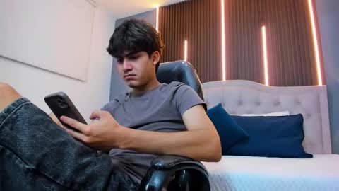 Snapshot of tommy18__ chatting on 12-17-25, 03:23 Tommy online show from 12-17-25, 03:23