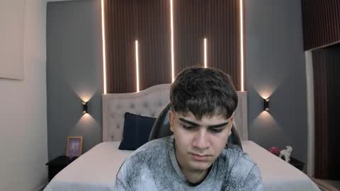 Snapshot of tommy18__ chatting on 12-19-25, 03:35 Tommy online show from 12-19-25, 03:35