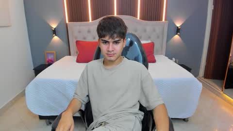 Snapshot of tommy18__ chatting on 01-06-26, 05:33 Tommy online show from 01-06-26, 05:33