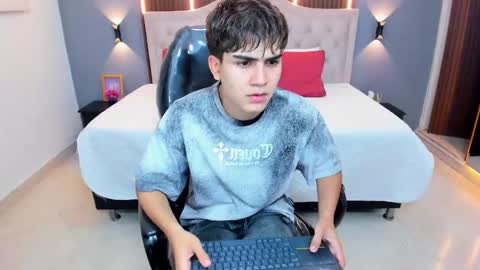 Snapshot of tommy18__ chatting on 01-08-26, 03:20 Tommy online show from 01-08-26, 03:20