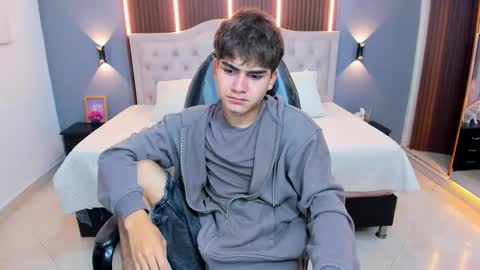 Snapshot of tommy18__ chatting on 01-11-26, 03:22 Tommy online show from 01-11-26, 03:22