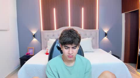 Snapshot of tommy18__ chatting on 02-05-26, 03:33 Tommy online show from 02-05-26, 03:33