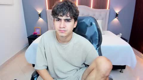 Snapshot of tommy18__ chatting on 02-06-26, 03:22 Tommy online show from 02-06-26, 03:22