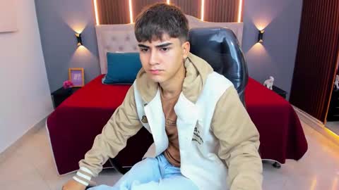 Snapshot of tommy18__ chatting on 02-11-26, 03:33 Tommy online show from 02-11-26, 03:33