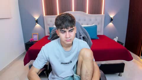 Snapshot of tommy18__ chatting on 02-12-26, 03:45 Tommy online show from 02-12-26, 03:45