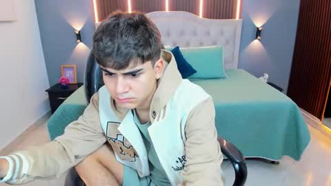 Snapshot of tommy18__ chatting on 02-17-26, 03:36 Tommy online show from 02-17-26, 03:36