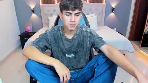 Snapshot of tommy18__ chatting on 02-21-26, 03:29 Tommy online show from 02-21-26, 03:29