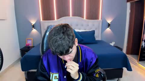 Snapshot of tommy18__ chatting on 02-24-26, 03:26 Tommy online show from 02-24-26, 03:26