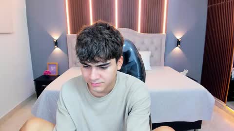 Snapshot of tommy18__ chatting on 03-10-26, 03:33 Tommy online show from 03-10-26, 03:33