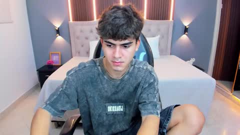 Snapshot of tommy18__ chatting on 03-12-26, 04:18 Tommy online show from 03-12-26, 04:18