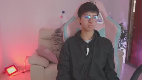 Blue  online show from 10-02-25, 02:13