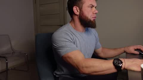 Snapshot of tommy_burnzzz chatting on 12-31-24, 02:29 tommy burnzzz online show from 12-31-24, 02:29