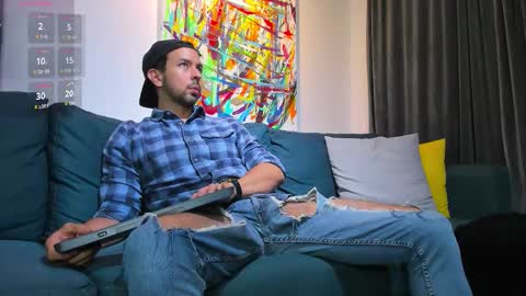 Snapshot of tommy_raym0ndg chatting on 10-05-25, 11:46 tommy_raym0ndg online show from 10-05-25, 11:46