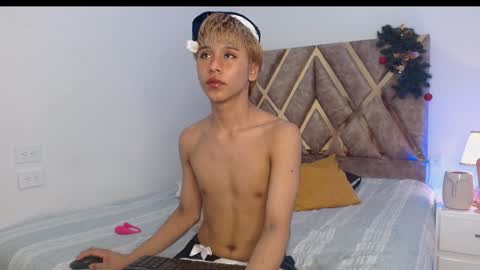 Tommy Foxboy online show from 12-24-24, 05:23