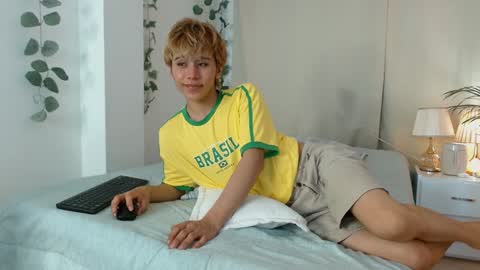 Tommy Foxboy online show from 01-31-25, 04:17