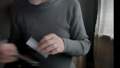 Snapshot of tomtotal chatting on 12-27-24, 03:04 Tom online show from 12-27-24, 03:04