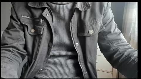 Snapshot of tomtotal chatting on 10-24-25, 11:06 Tom online show from 10-24-25, 11:06