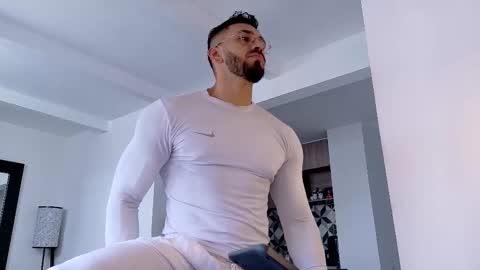 tony muscle1 online show from 10-31-25, 05:14