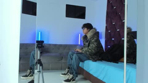 Snapshot of tonybenedetti chatting on 03-08-26, 02:04 Tony Benedetti online show from 03-08-26, 02:04