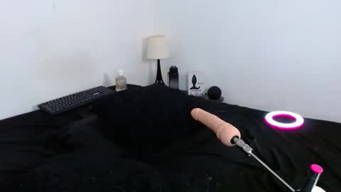 Snapshot of tonycollins_ chatting on 12-17-25, 11:44 Tony online show from 12-17-25, 11:44