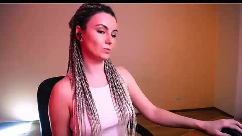 Snapshot of too_beautiful chatting on 03-24-26, 06:46 Elizabeth online show from 03-24-26, 06:46