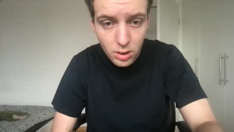 Snapshot of toohottobetrue21 chatting on 11-14-25, 08:24 Max online show from 11-14-25, 08:24